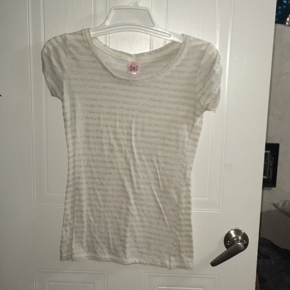 Off white shoulder shirt